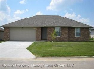878 E Sparrow Rd, Nixa, MO 65714