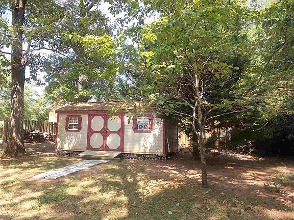 3rd image of 207 Belair Ln