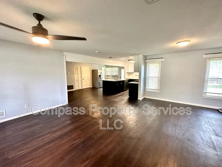 1317 Hillside St — Photo 4