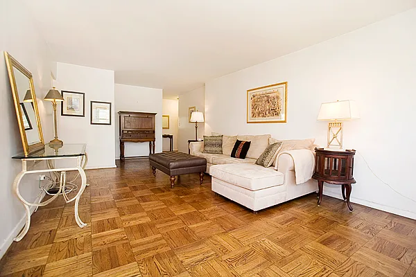 Sold by Engel & Völkers New York City | media 18