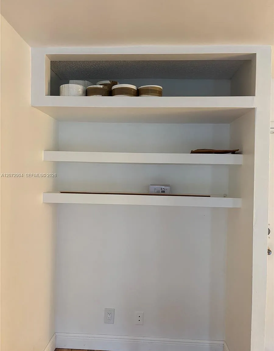 Desoto Park Condo — Photo 3