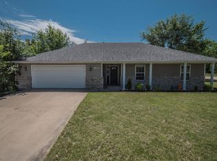 1800 N Charleston Cir, Columbia, MO 65202