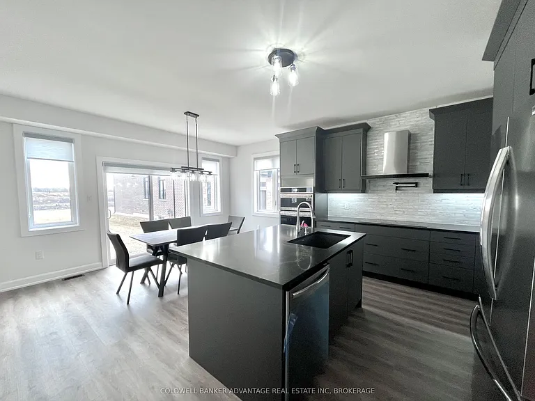 714 Daimler Pkwy — Photo 5