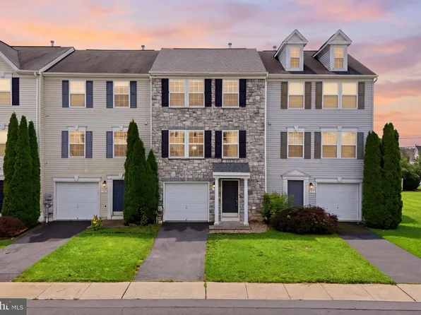 32 Lombard Ln, Bunker Hill, WV 25413