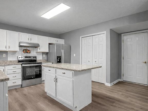 3rd image of 1117 Rolfe Ln