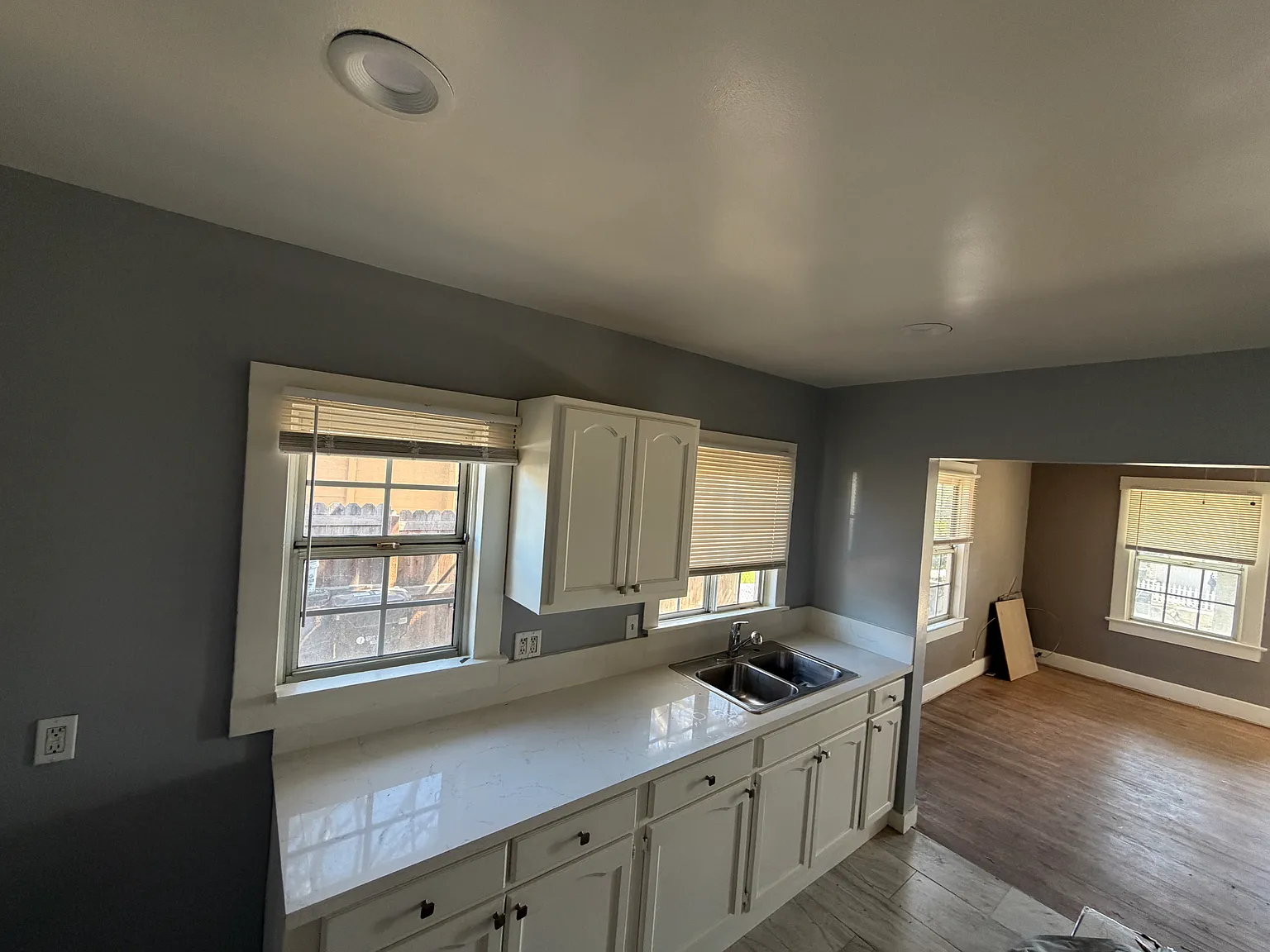 3 bed, 1000 sqft, $3,150 — Photo 3