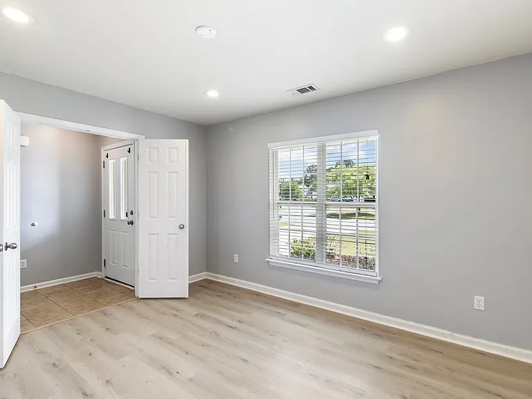 47 Glenwood Ct — Photo 2