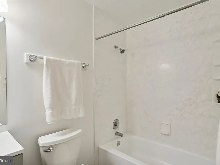 7561 Heatherton Ln — Photo 26