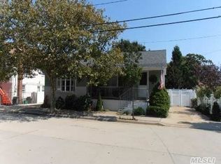 20 Freeport Ave, Point Lookout, NY 11569