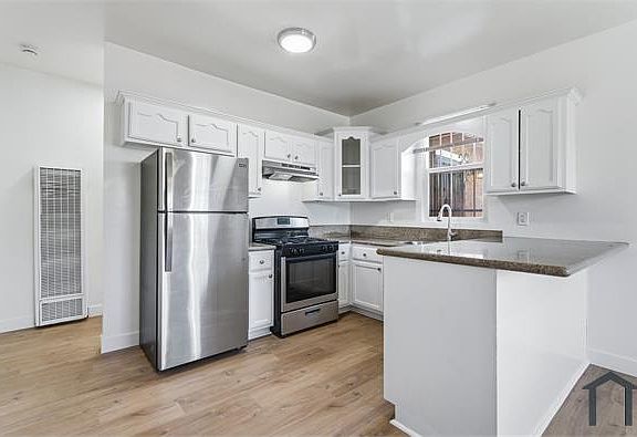 3rd image of 4505 Ascot Ave
