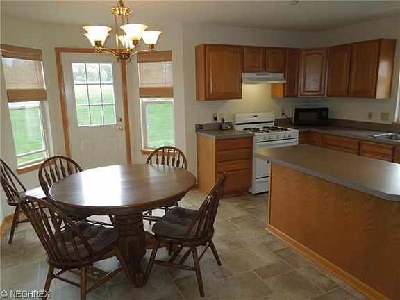 2nd image of 982 Chadwick Ln