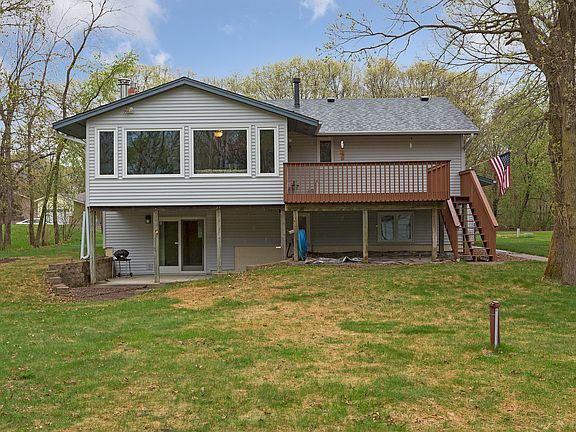 3rd image of 4105 Wildwood Dr NE