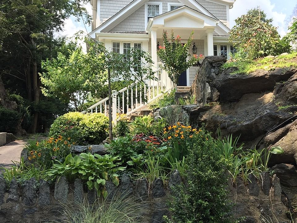 2nd image of 81 Holly Pl