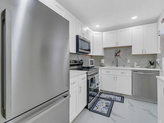 4th image of 504 Davis Road #86