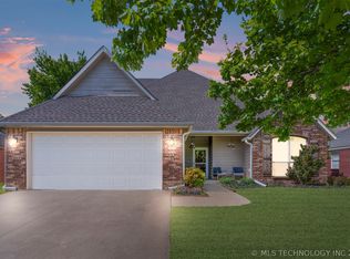 8133 Forrest Glenn Rd, Claremore, OK 74019