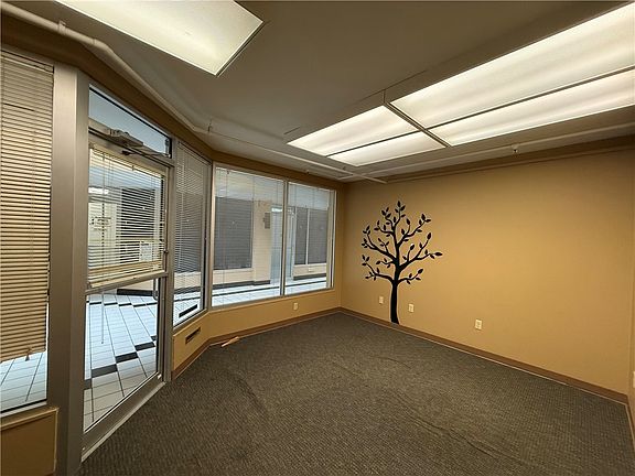 2nd image of 665 Philadelphia St #8/010