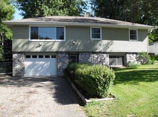 915 Terrace Rd, Newport, MN 55055