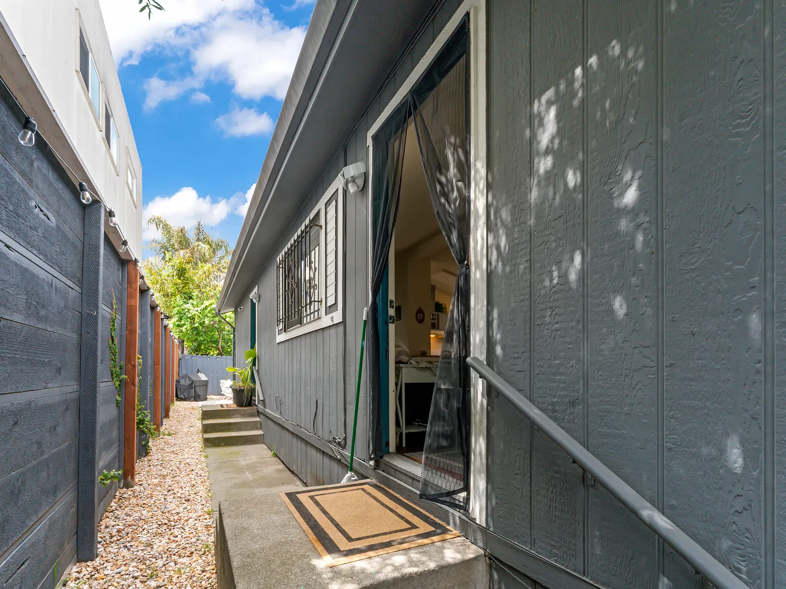3 bed, 950 sqft, $3,100 — Photo 3
