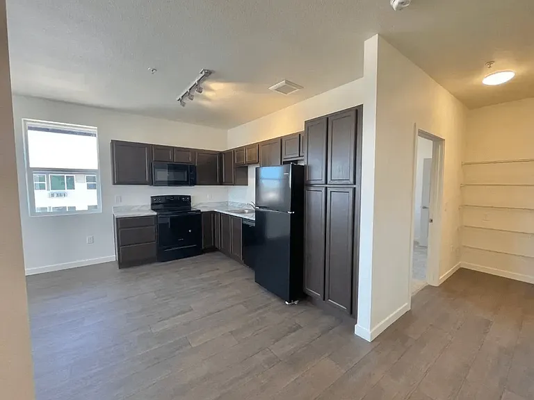 Range View Apartments — Photo 19