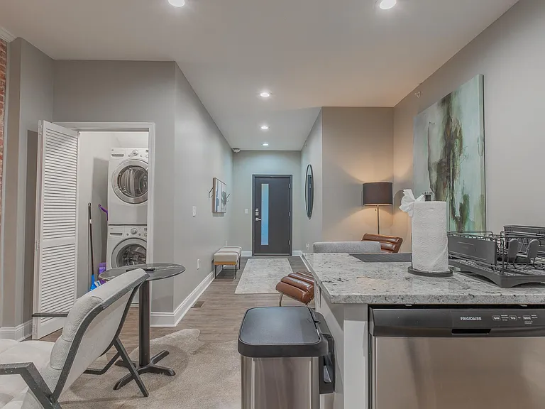 3221 Noble St #3 — Photo 30