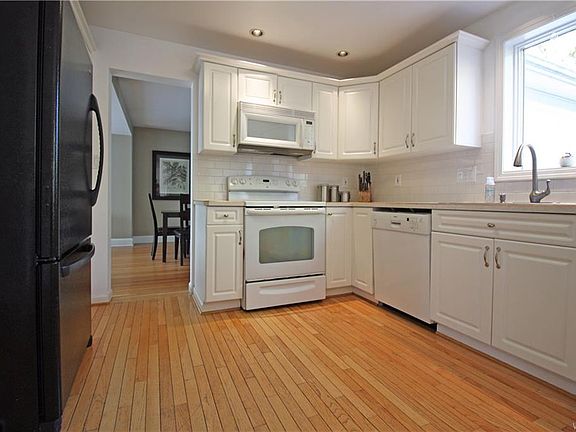 4th image of 119 Burroughs Dr