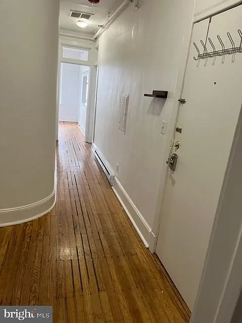 2 bed, 1.0 bath, $3,900 — Photo 2
