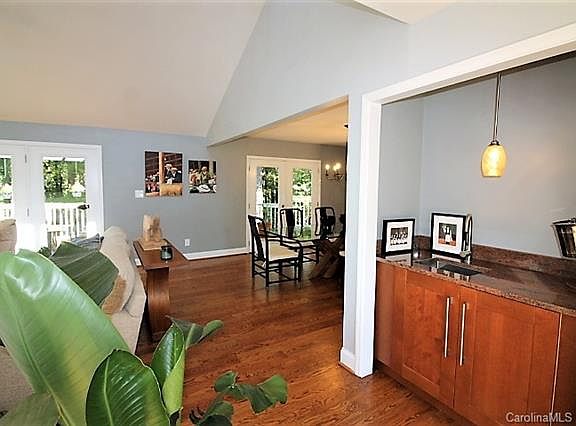 4th image of 1 Hamilton Woods Ct