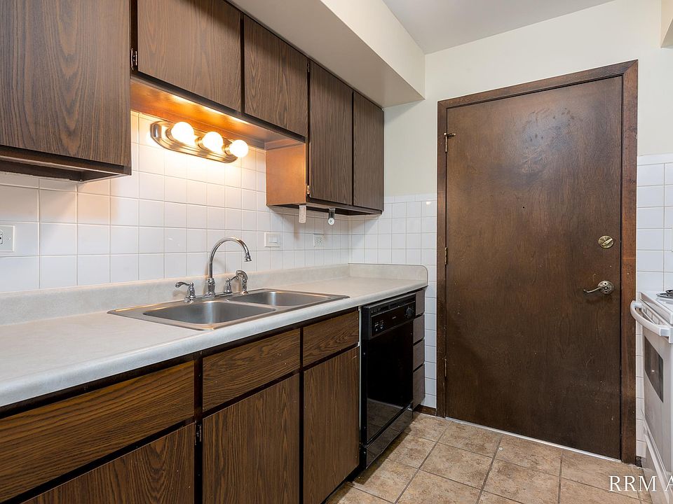 32927 N John Mogg Rd Grayslake IL Zillow