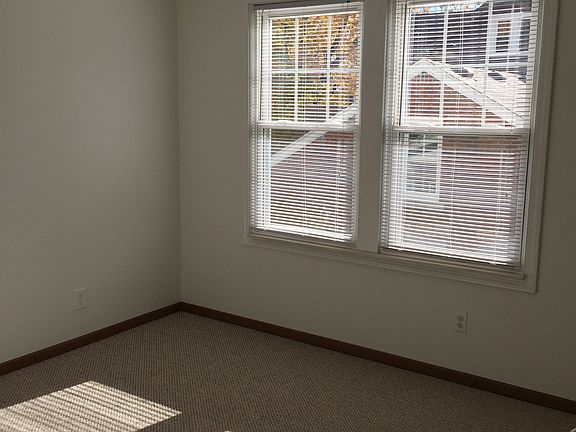 4th image of 1011 Beaconsfield Ave
