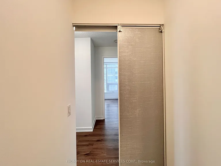 121 McMahon Dr #608 — Photo 23