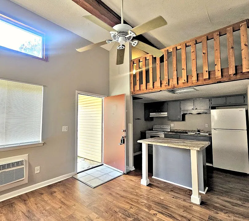 1423 Ascent Trl NW