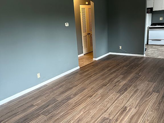 3rd image of 1233 Roslyn Ave #1233