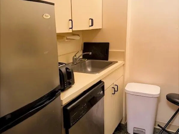 100 West 57th Street image 4 of 5