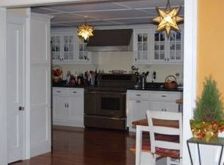 94 Mountain St, Haydenville, MA 01039