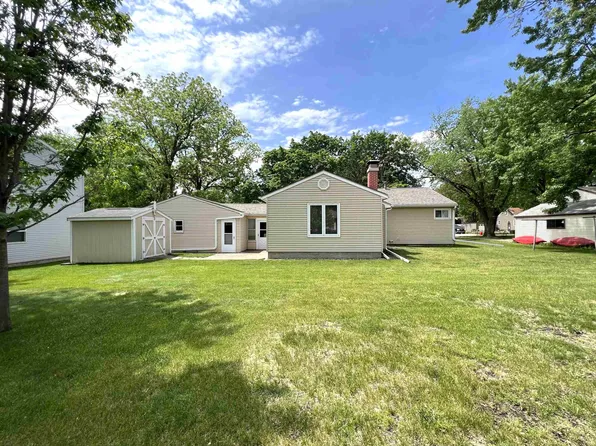 220 N 17th St, Estherville, IA 51334