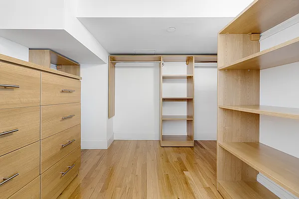 Sold by SR8 REALTY LLC | media 10