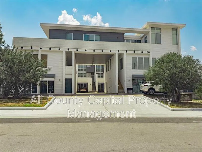 2 bed, 2.0 bath, 1182 sqft, $2,250 — Photo 2