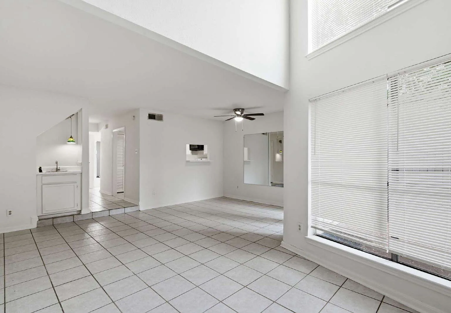2 bed, 2.5 bath, 1371 sqft, $1,450 — Photo 2