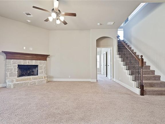 4th image of 1001 Freesia Dr