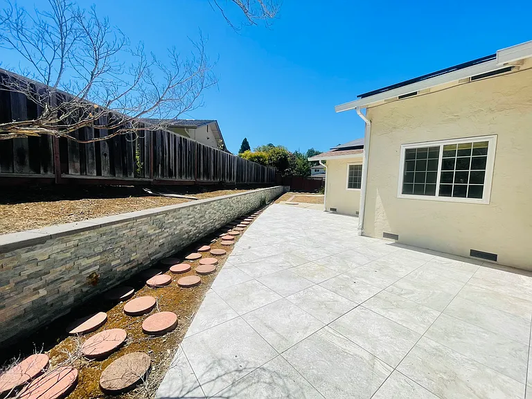 1150 Stafford Dr — Photo 48