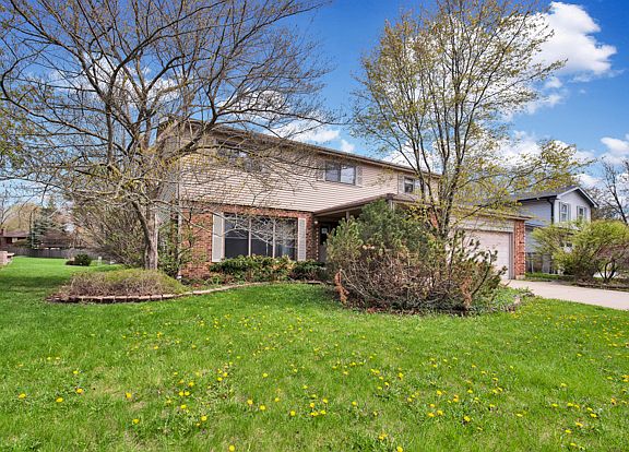 3rd image of 3115 N Carriageway Dr