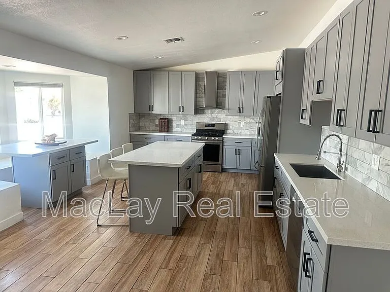 1703 W Lane Ave — Photo 3