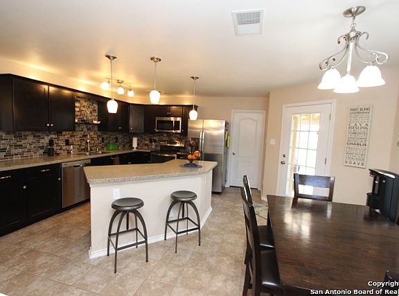 5th image of 1625 Willow Top Dr