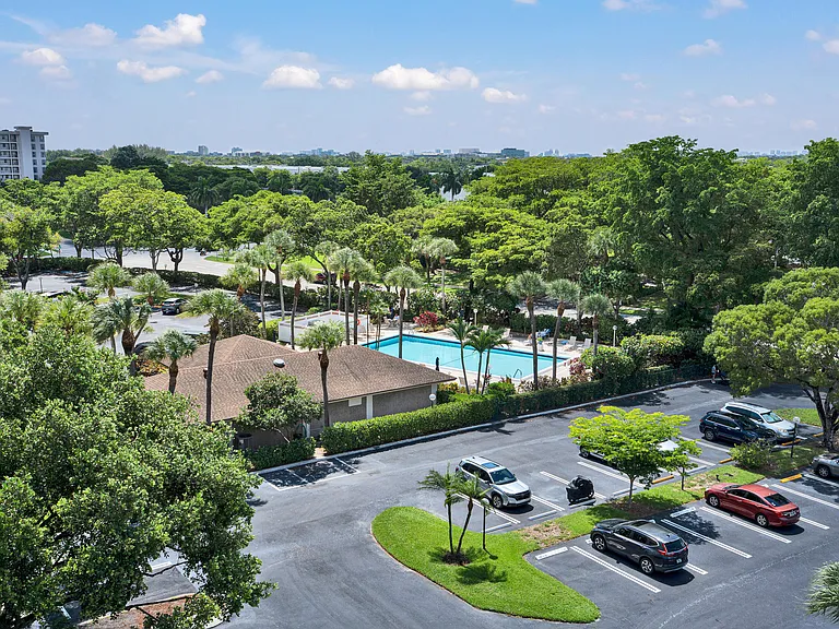 4015 W Palm Aire Dr #704 — Photo 24