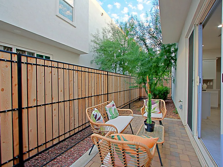 Luxana Apartments — Photo 32
