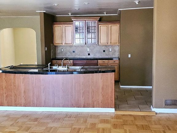 5th image of 710 Solano Dr SE