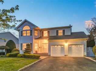 91 Chicago Ave, Massapequa, NY 11758