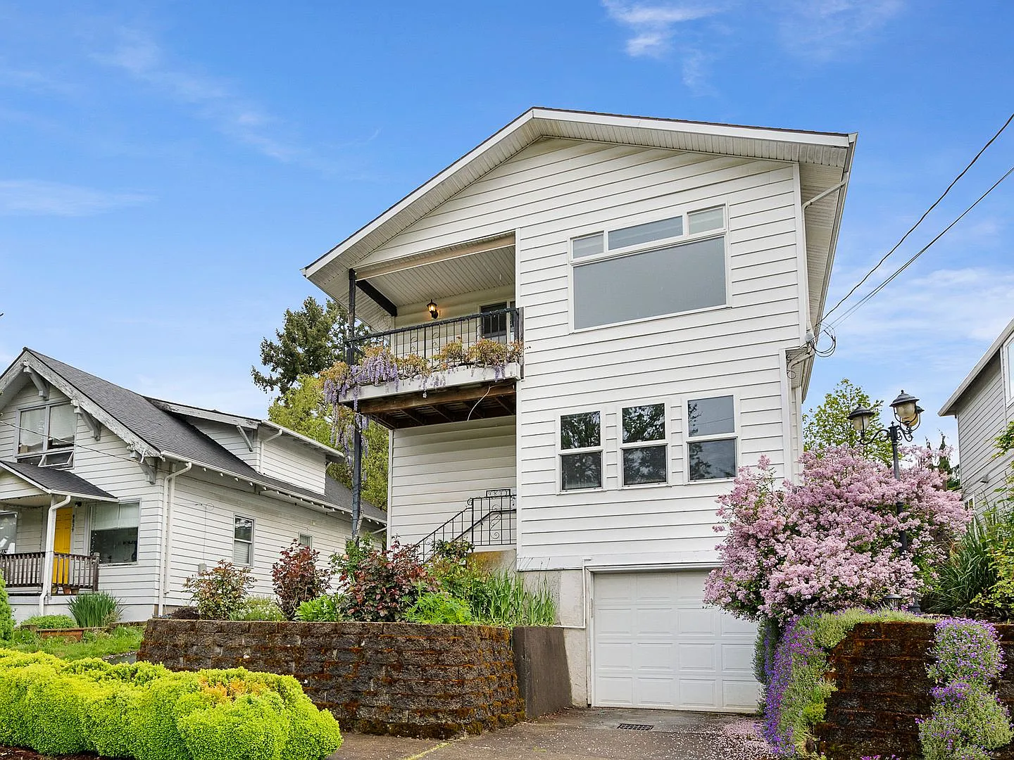 3 Bed/3 Bath Cathedral Park Charmer with Great Updates & Sauna! — Photo 2