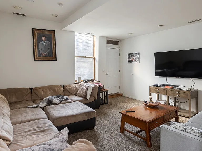 1124 W Eddy St #2 — Photo 6