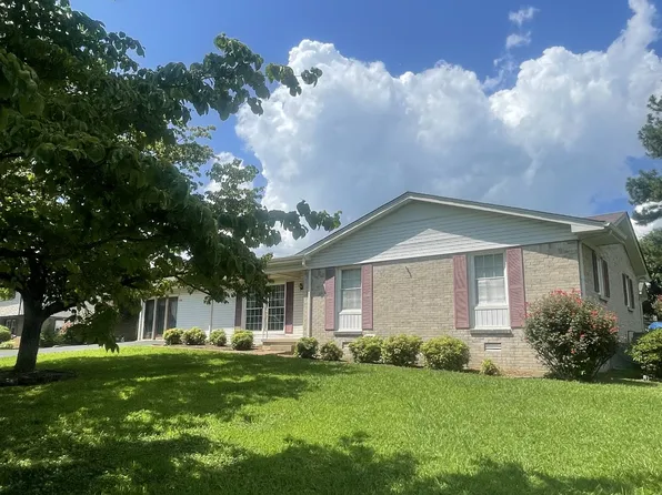 1710 Deer Hollow Dr, Lawrenceburg, TN 38464